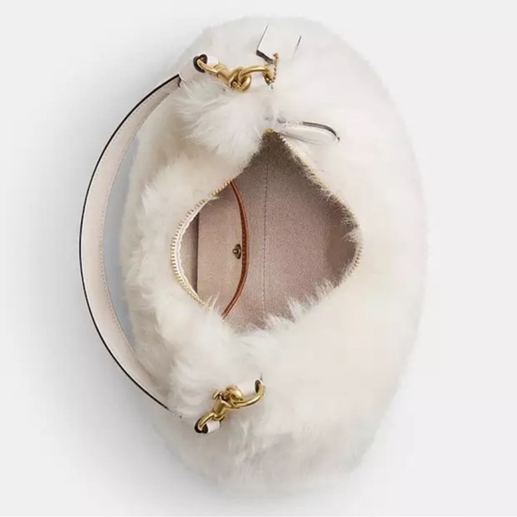 New Coach Cream Fur Shoulder Bag with Gold Chain - Picture 5 of 7